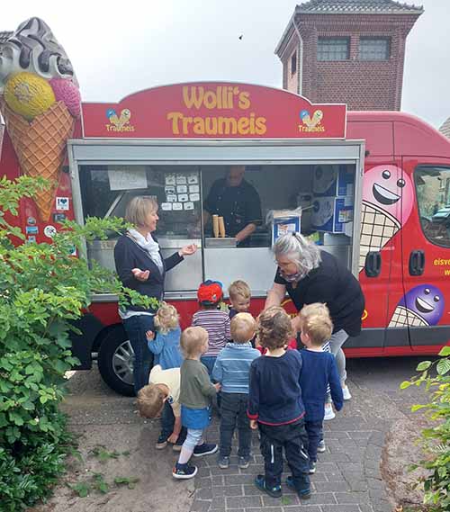 Jährlicher Besuch des Eiswagens